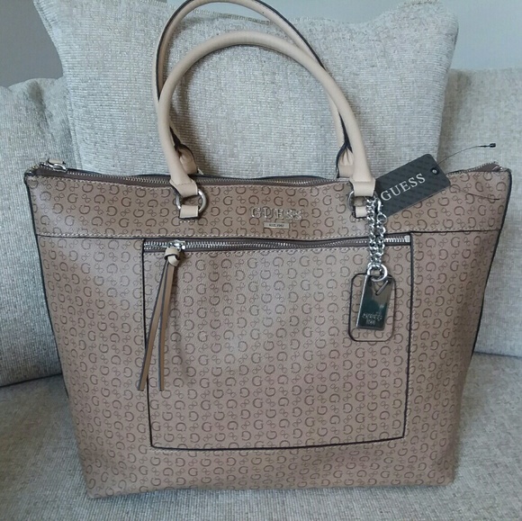 COPY - 🍁Guess extra large Handbag purse - Picture 2 of 8